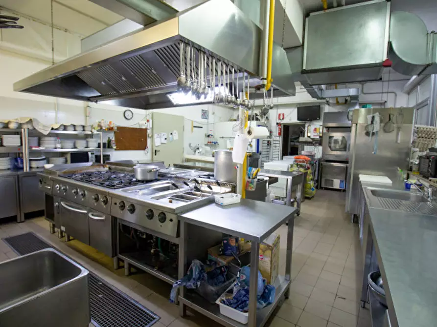 Immagine 11 di Attività commerciale in vendita  in Piazza Derna, 238/C a Torino