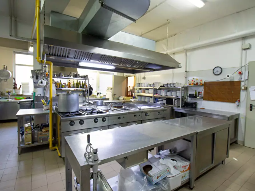 Immagine 12 di Attività commerciale in vendita  in Piazza Derna, 238/C a Torino