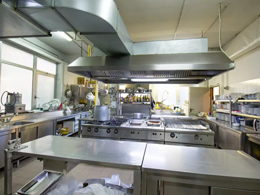 Immagine 13 di Attività commerciale in vendita  in Piazza Derna, 238/C a Torino