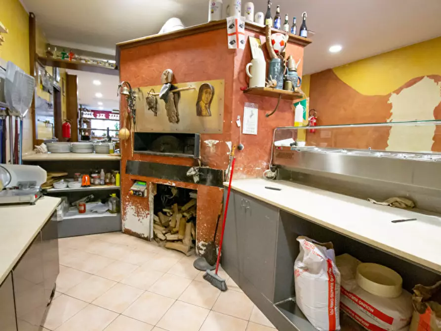 Immagine 15 di Attività commerciale in vendita  in Piazza Derna, 238/C a Torino