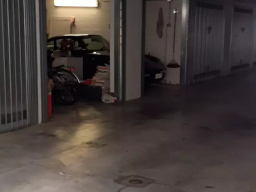 Immagine 4 di Garage in vendita  in VIA VILLA DEMIDOFF a Firenze