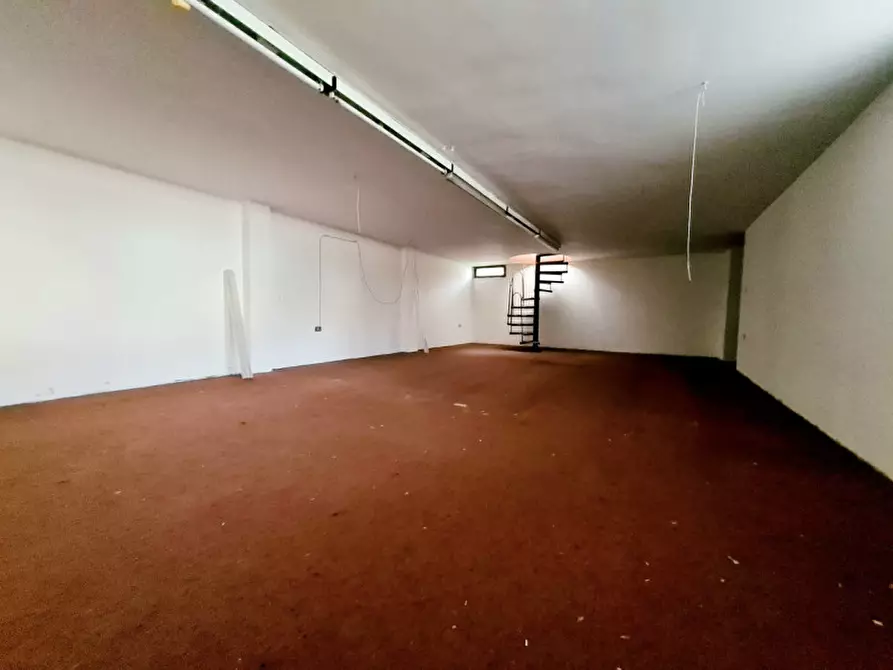 Immagine 4 di Negozio in vendita  in VIA 4 NOVEMBRE a Ospedaletto Euganeo