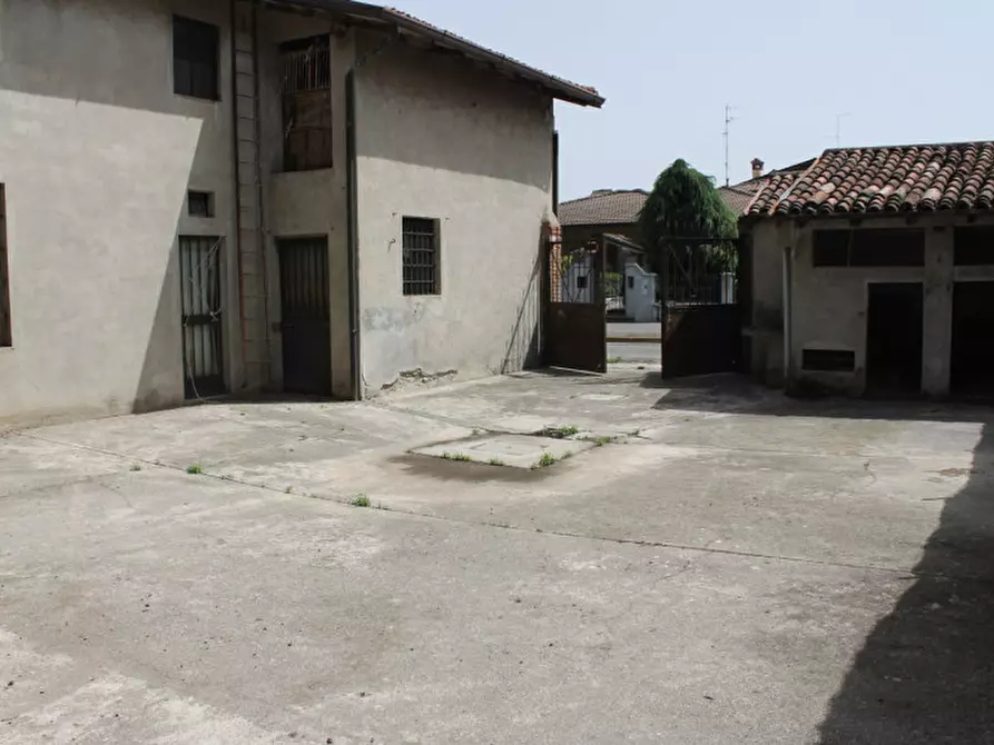 Immagine 22 di Rustico / casale in vendita  a Travagliato