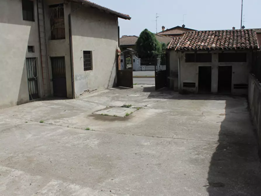 Immagine 24 di Rustico / casale in vendita  a Travagliato