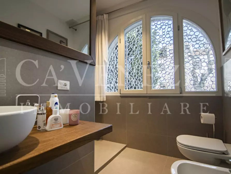 Immagine 17 di Appartamento in vendita  in Riva De Biasio a Venezia
