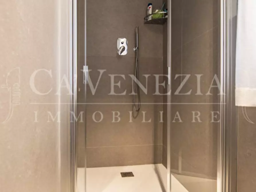 Immagine 18 di Appartamento in vendita  in Riva De Biasio a Venezia