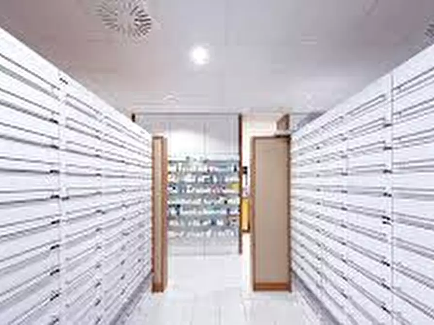 Immagine 1 di Negozio in vendita  in via degli scrovegni a Padova