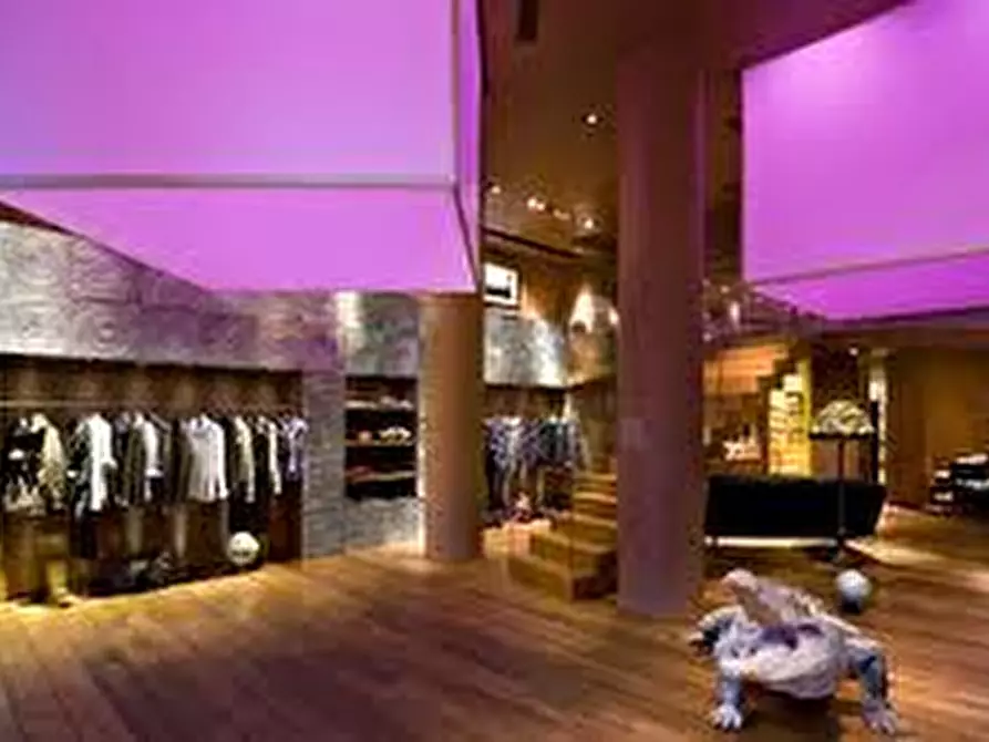 Immagine 2 di Negozio in vendita  in via degli scrovegni a Padova