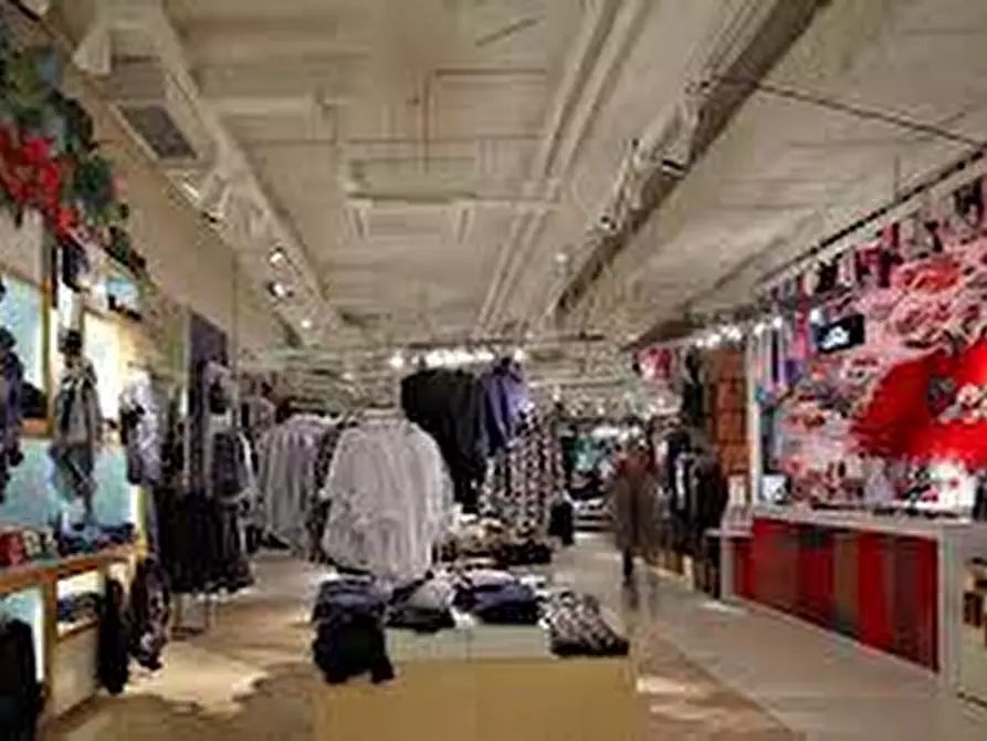 Immagine 3 di Negozio in vendita  in via degli scrovegni a Padova