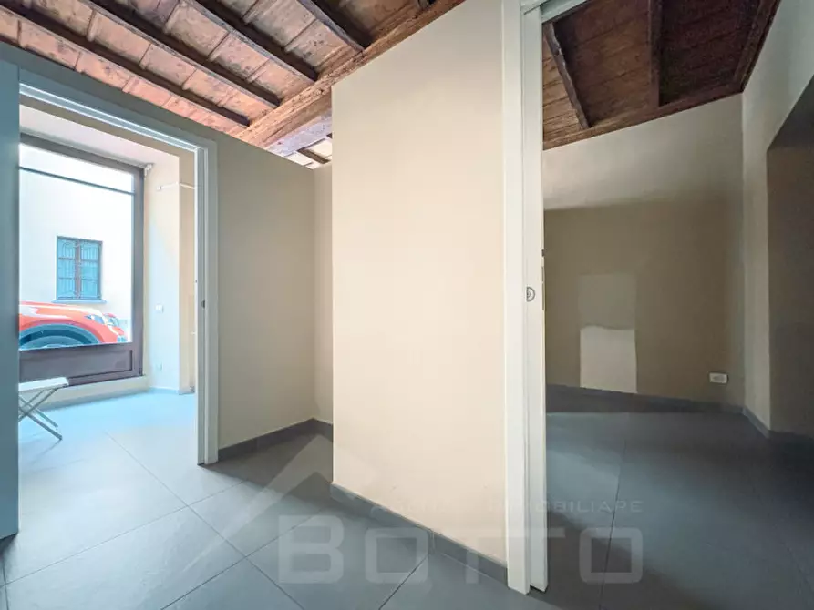Immagine 3 di Negozio in vendita  in Via prevosto felice piana 33 a Borgomanero