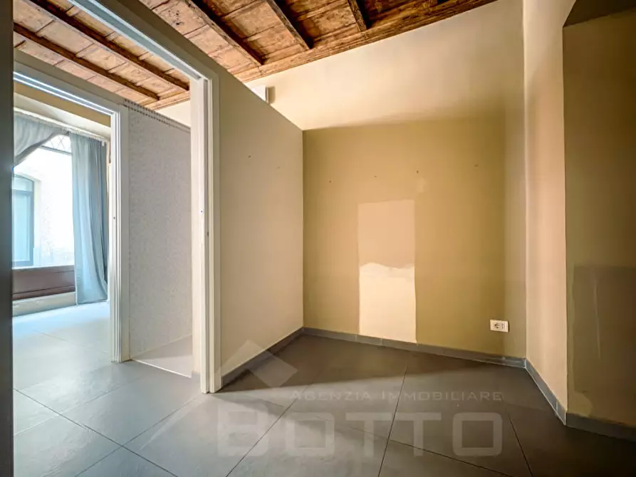 Immagine 6 di Negozio in vendita  in Via prevosto felice piana 33 a Borgomanero