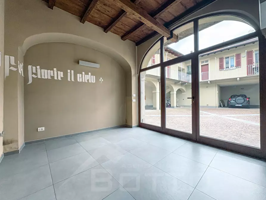 Immagine 7 di Negozio in vendita  in Via prevosto felice piana 33 a Borgomanero