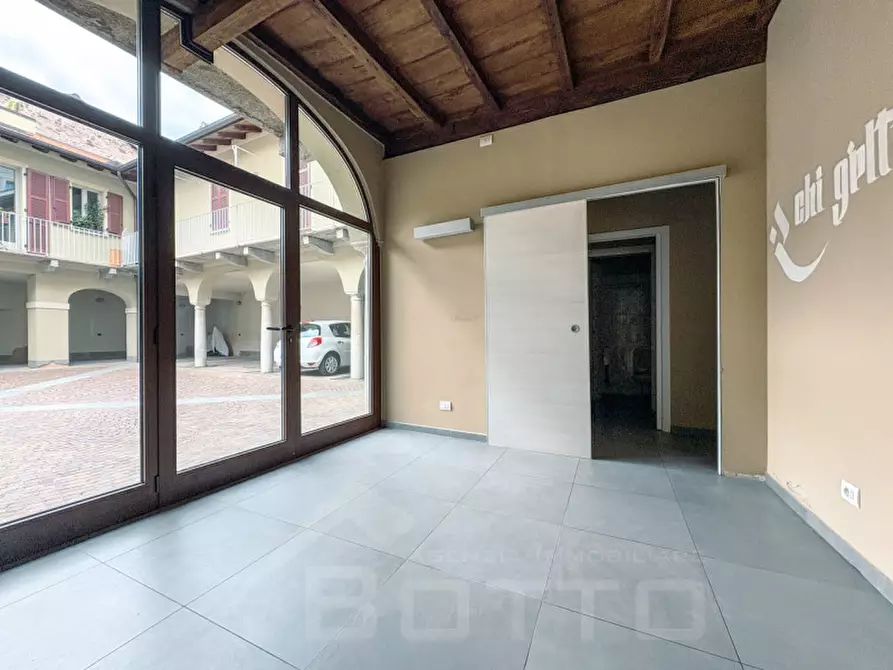Immagine 8 di Negozio in vendita  in Via prevosto felice piana 33 a Borgomanero