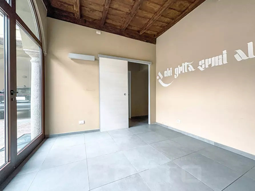 Immagine 9 di Negozio in vendita  in Via prevosto felice piana 33 a Borgomanero