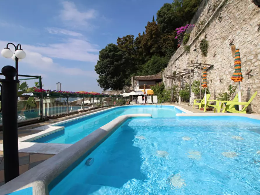 Immagine 1 di Hotel in vendita  in VIA STATALE MADERNO a Toscolano-Maderno