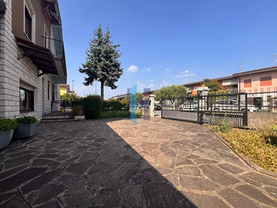 Immagine 3 di Villa in vendita  in Traversa Seconda, villaggio sereno 114 a Brescia