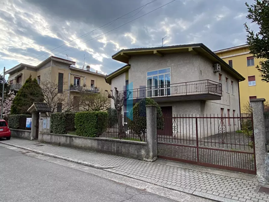 Immagine 1 di Villa in vendita  in Traversa Sedicesima Villaggio Sereno 14 a Brescia