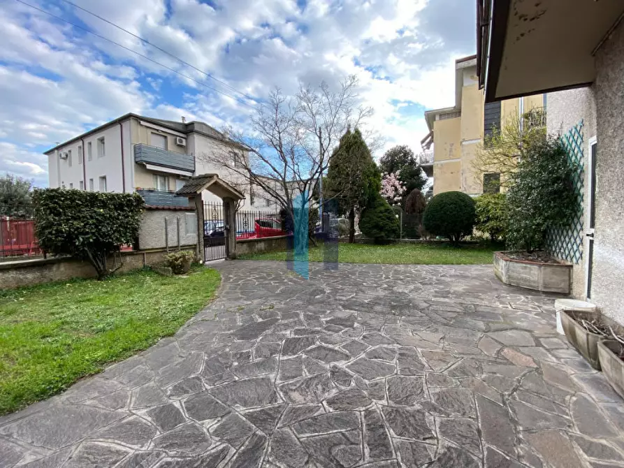 Immagine 4 di Villa in vendita  in Traversa Sedicesima Villaggio Sereno 14 a Brescia