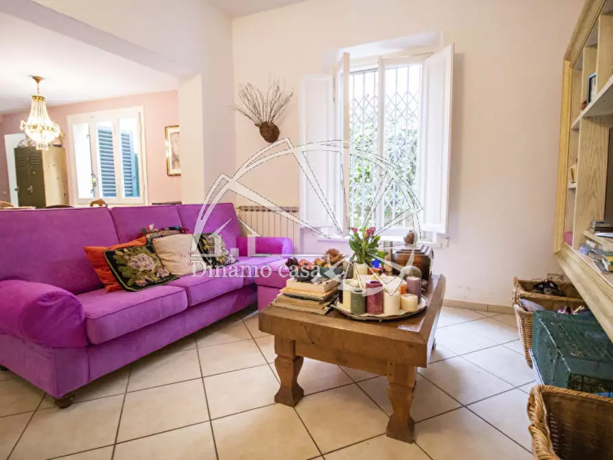 Immagine 2 di Casa indipendente in vendita  a Prato