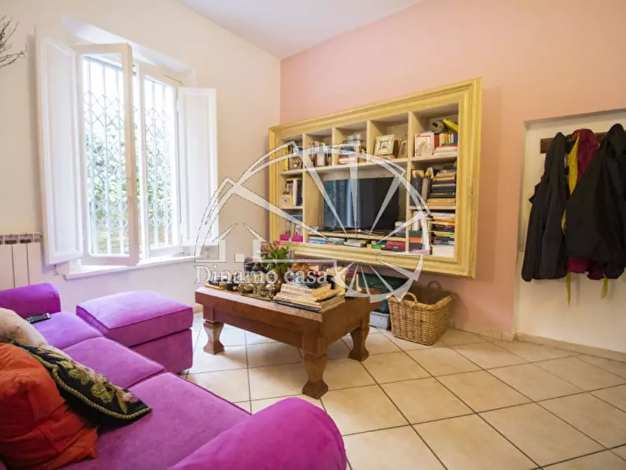 Immagine 10 di Casa indipendente in vendita  a Prato