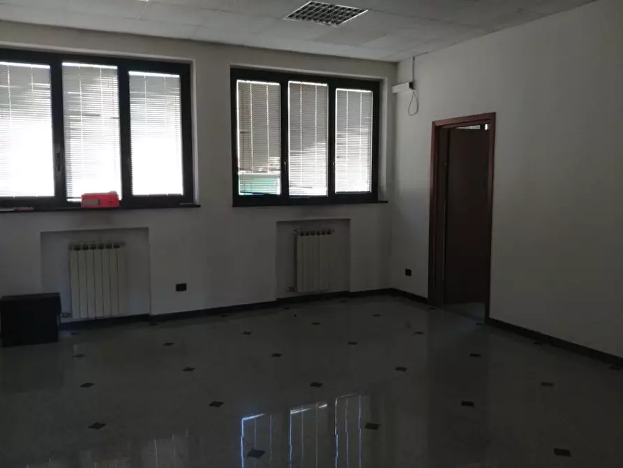 Immagine 11 di Magazzino in vendita  in VIA PER VIMERCATE a Usmate Velate