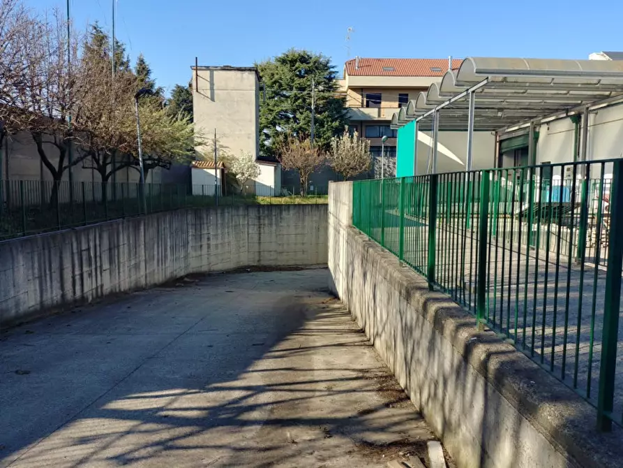 Immagine 23 di Magazzino in vendita  in VIA PER VIMERCATE a Usmate Velate