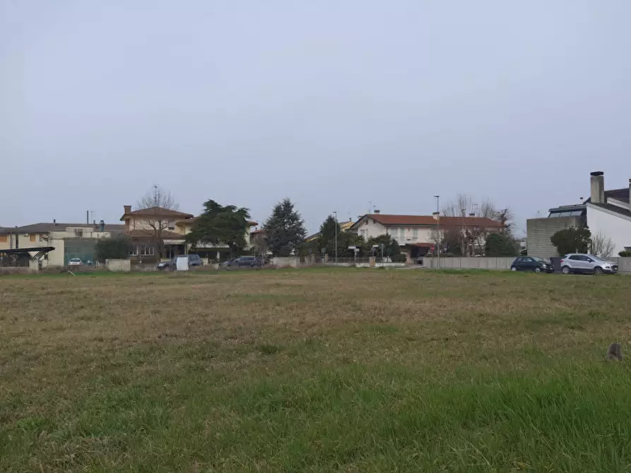 Immagine 1 di Terreno in vendita  a Ceregnano