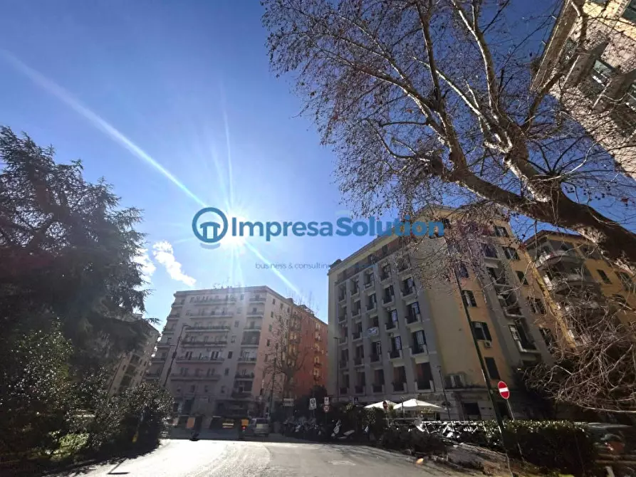 Immagine 5 di Attività commerciale in vendita  in Piazza Medaglie D'oro a Napoli