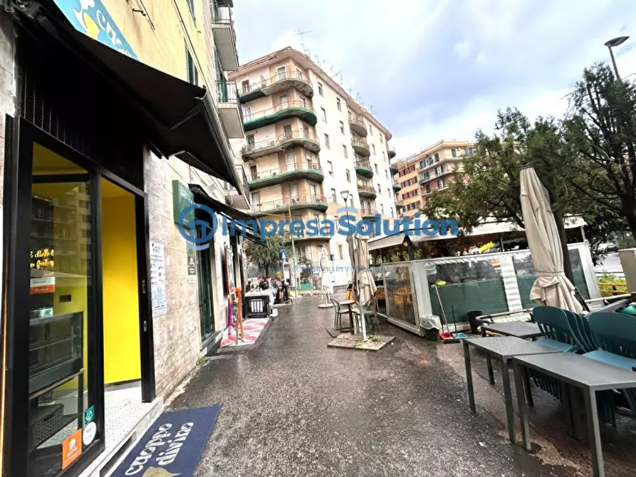 Immagine 6 di Attività commerciale in vendita  in Piazza Medaglie D'oro a Napoli