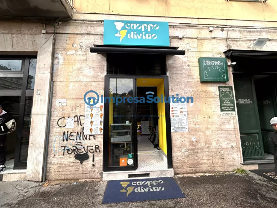 Immagine 7 di Attività commerciale in vendita  in Piazza Medaglie D'oro a Napoli