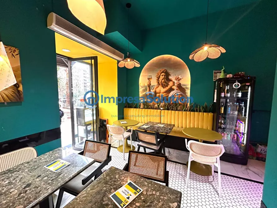 Immagine 9 di Attività commerciale in vendita  in Piazza Medaglie D'oro a Napoli