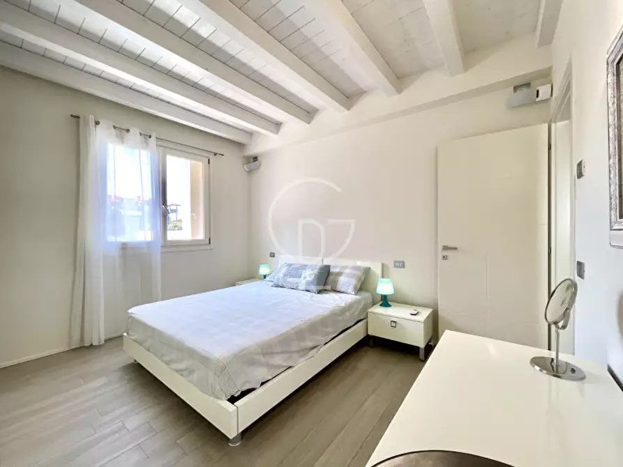 Immagine 13 di Appartamento in vendita  a Desenzano Del Garda