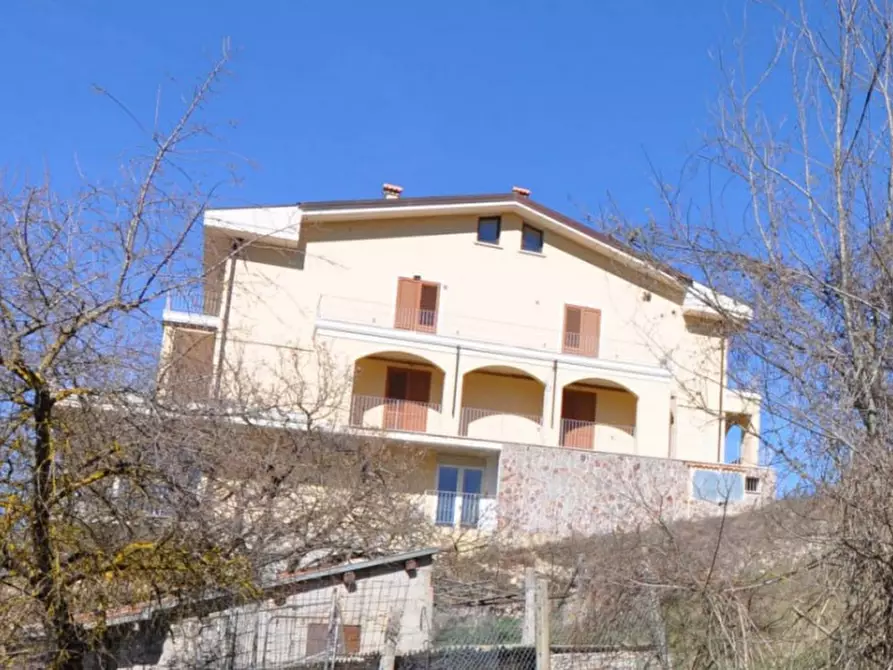 Immagine 1 di Palazzo in vendita  in Via Boacchio a Fagnano Alto