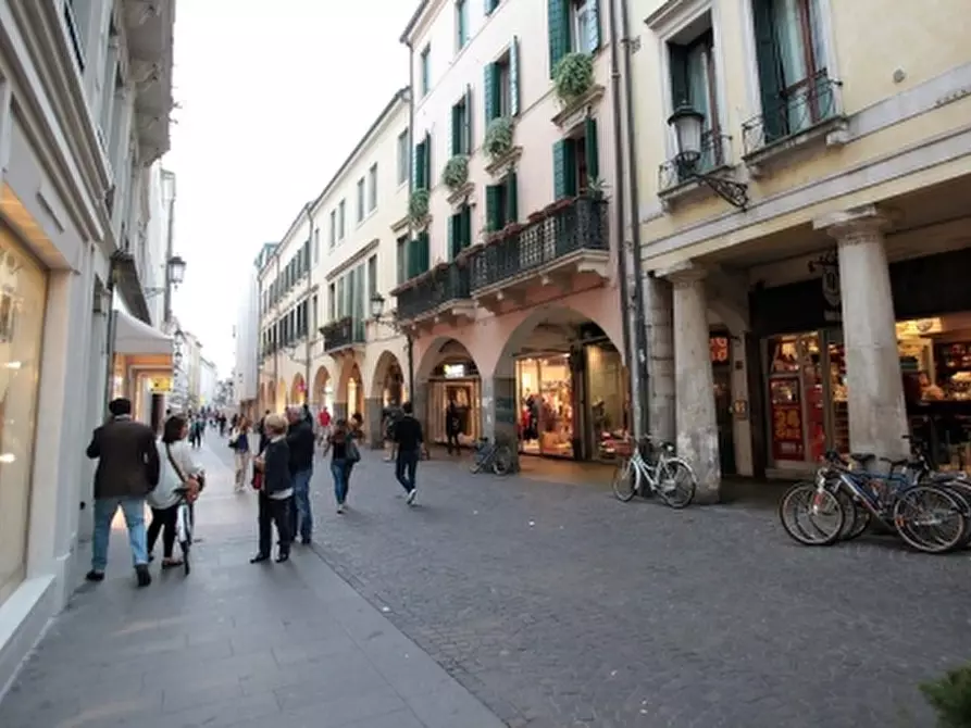 Immagine 2 di Negozio in affitto  in canton del gallo a Padova