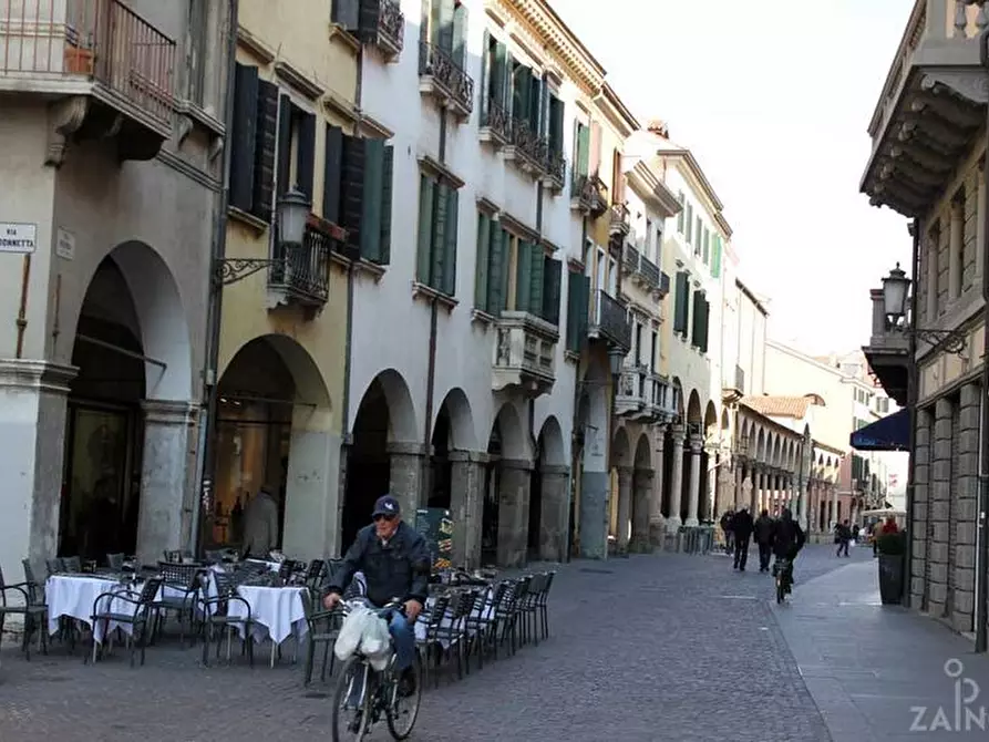 Immagine 4 di Negozio in affitto  in canton del gallo a Padova