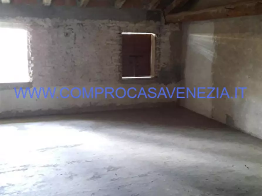 Immagine 10 di Rustico / casale in vendita  in via fontane a Villorba