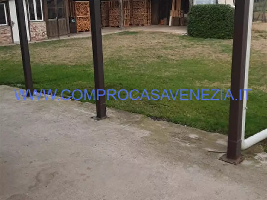 Immagine 23 di Rustico / casale in vendita  in via fontane a Villorba