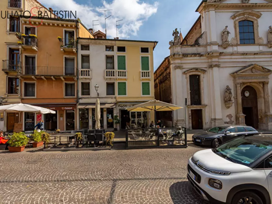 Immagine 3 di Appartamento in vendita  in PIAZZA BIADE 22 a Vicenza