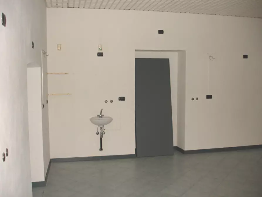 Immagine 11 di Ufficio in vendita  in Piazza Santo stefano 5 a Casale Monferrato