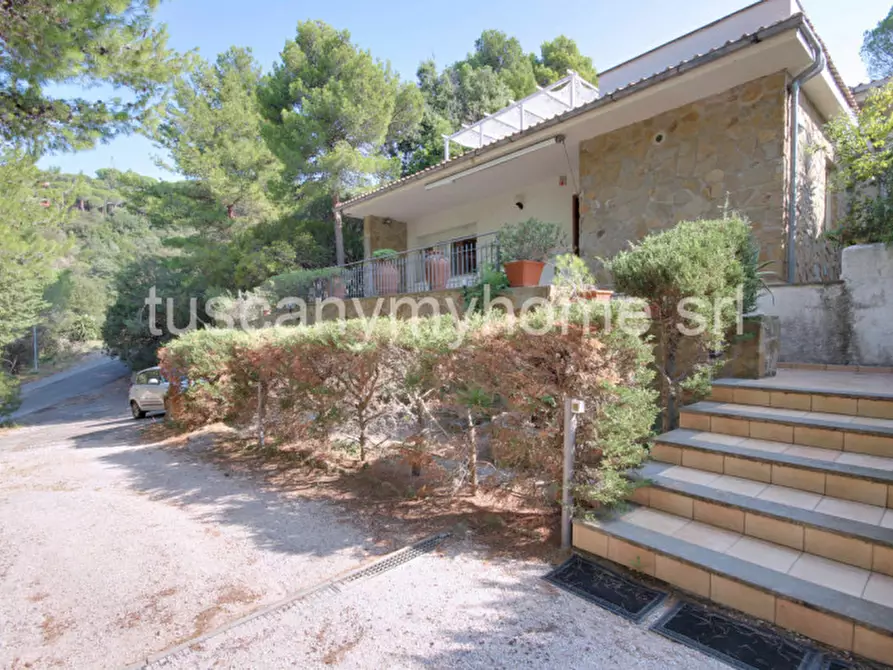 Immagine 1 di Casa quadrifamiliare in vendita  in Via Campania a Castiglione Della Pescaia