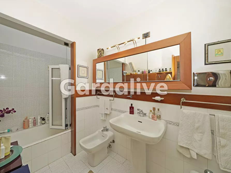 Immagine 22 di Appartamento in vendita  a Sirmione