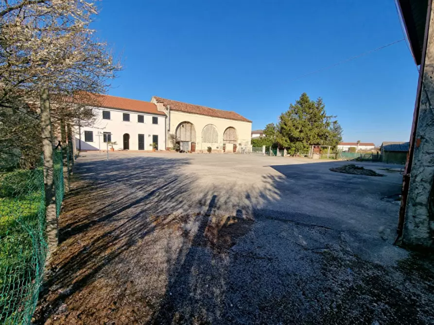 Immagine 1 di Casa indipendente in vendita  in via roma a Correzzola