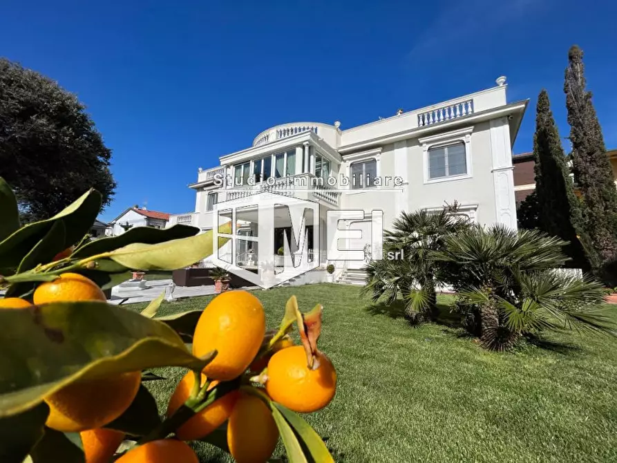 Immagine 1 di Villa in affitto  in Viale di Antignano a Livorno