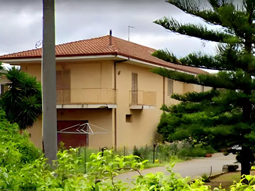 Immagine 9 di Villa in vendita  in Via Salvatore Foderaro 20 a Lamezia Terme