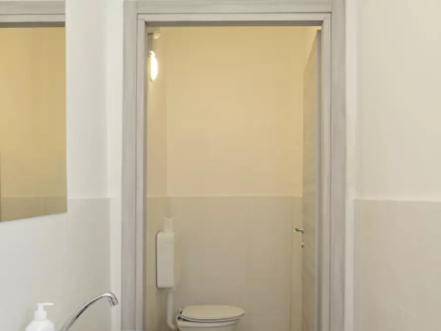 Immagine 11 di Attività commerciale in vendita  in VIA GREGORIO XI a Roma