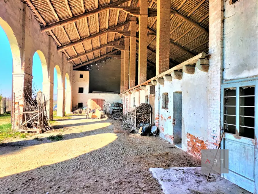 Immagine 2 di Rustico / casale in vendita  a San Pietro In Gu