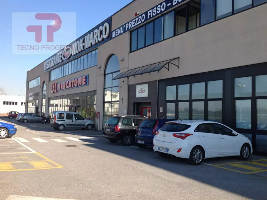 Immagine 4 di Negozio in vendita  in Fronte s.s. Adriatica a Due Carrare