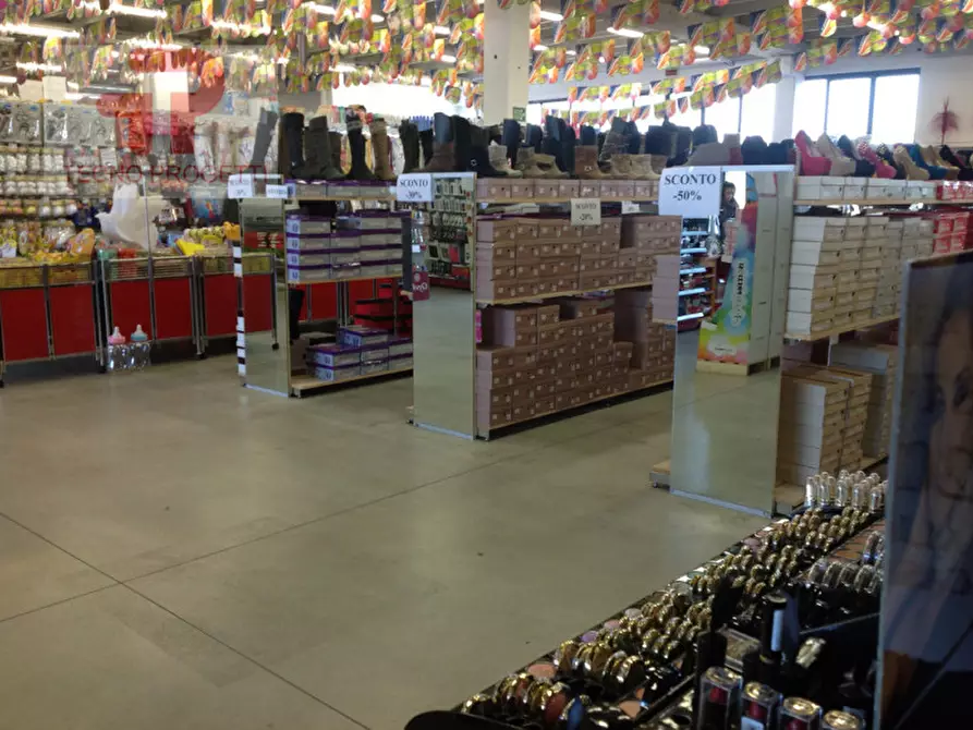 Immagine 5 di Negozio in vendita  in Fronte s.s. Adriatica a Due Carrare