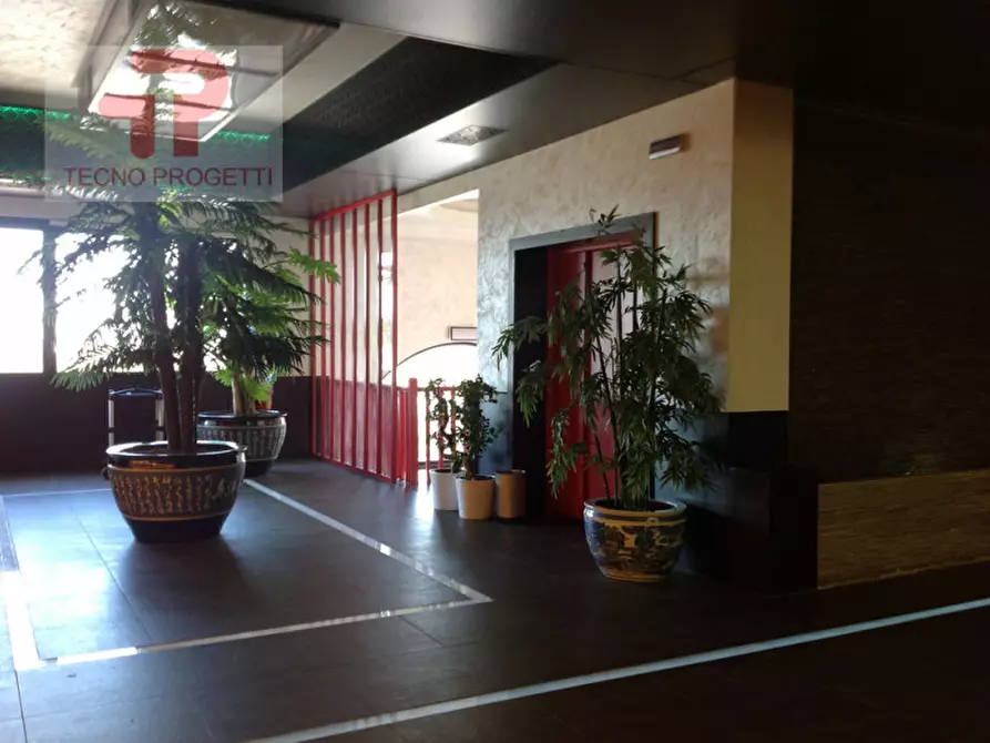 Immagine 9 di Negozio in vendita  in Fronte s.s. Adriatica a Due Carrare