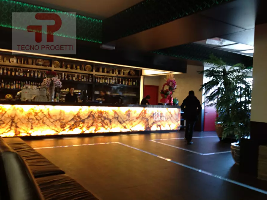 Immagine 10 di Negozio in vendita  in Fronte s.s. Adriatica a Due Carrare